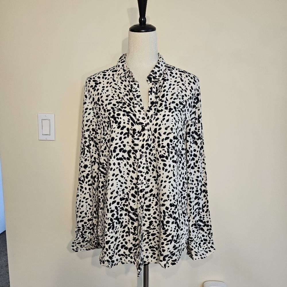 BeachLunchLounge Leopard Print Size M Shirt